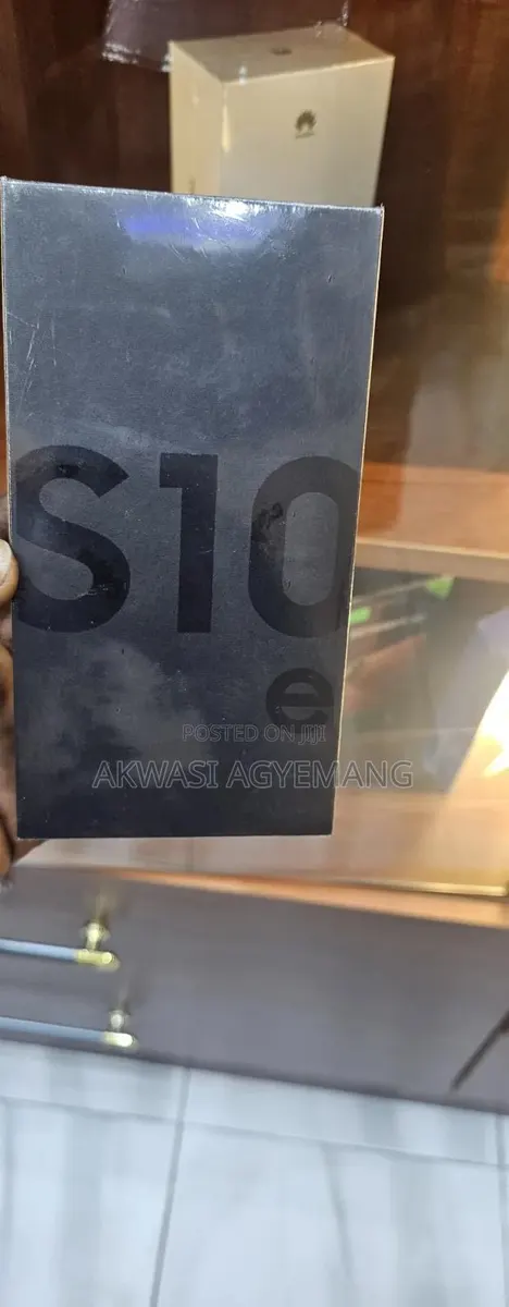 New Samsung Galaxy S10e 128 GB Black · Photo 1