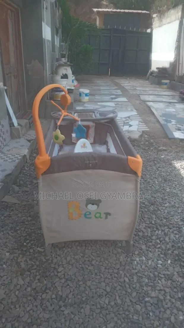 Baby's Cot · Photo 1