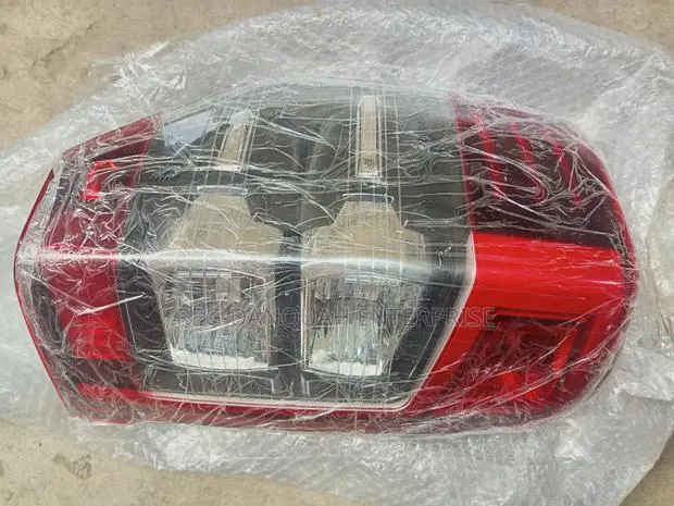 Mitsubishi L200 2018,2019,2020,2021 Taillight Pair · Photo 1