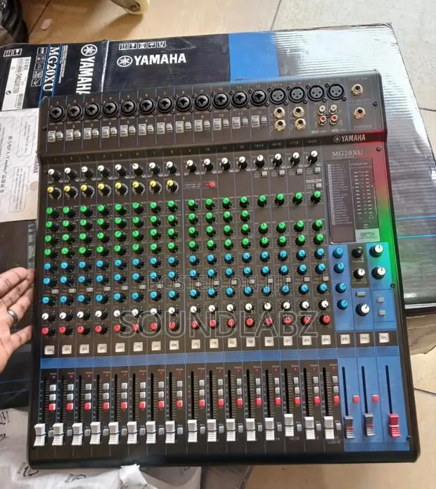 Yamaha Mg20xu 20-Channel Mixing Console. · Photo 1