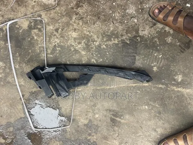 Honda CRV Headlight Seat 2013 2014 2015 2016 · Photo 1