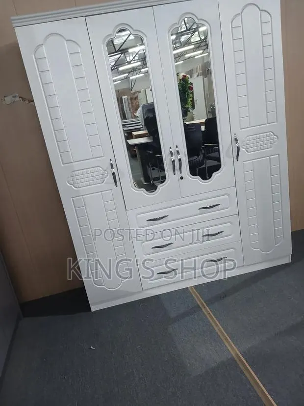 Spacious 4in1 Wardrobe · Photo 1