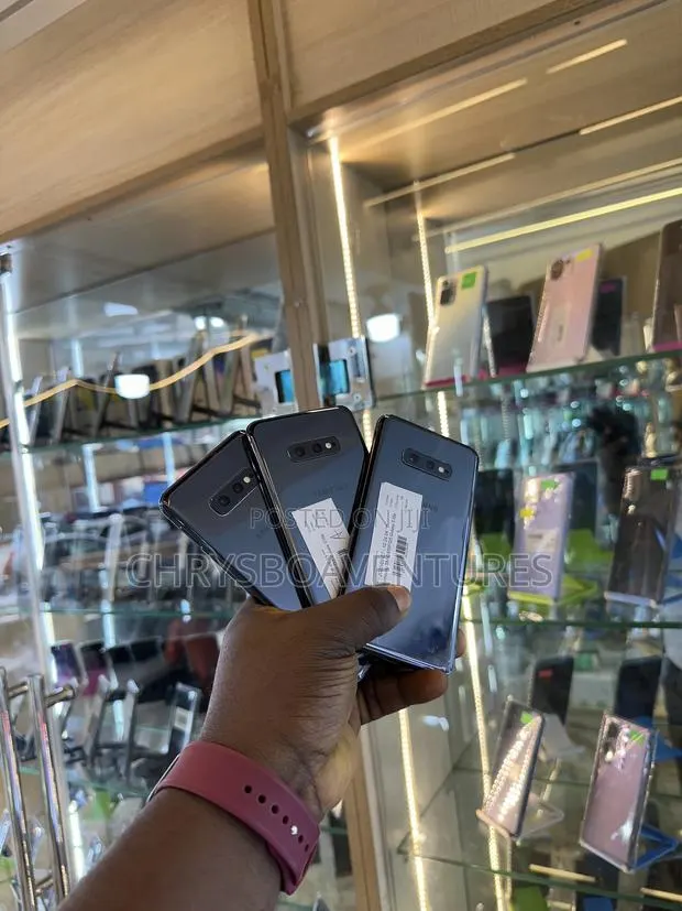 Samsung Galaxy S10e 128 GB Blue · Photo 1
