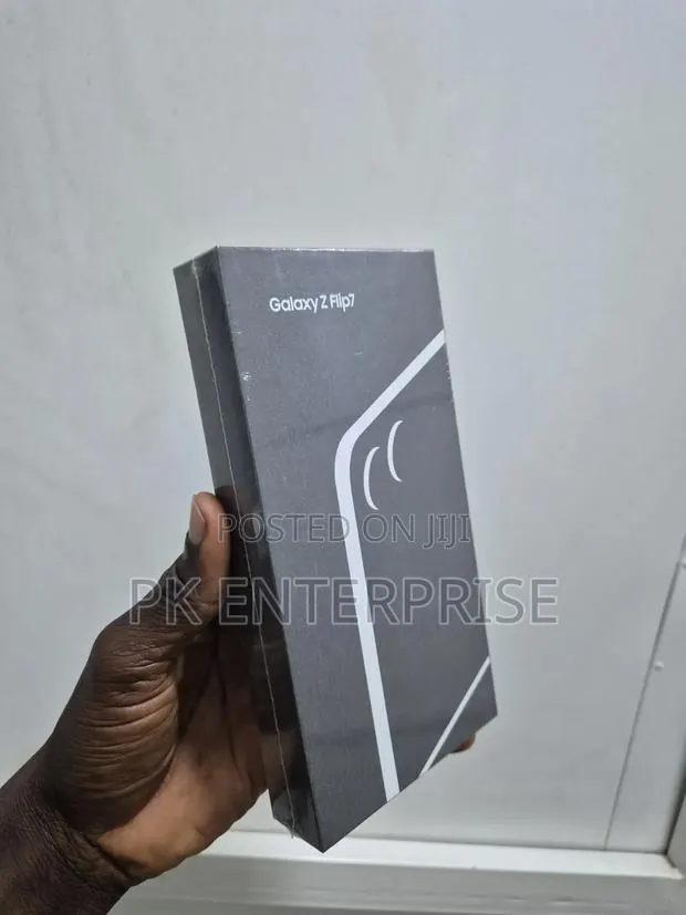 New Samsung Galaxy Z Flip7 256 GB Gray · Photo 1