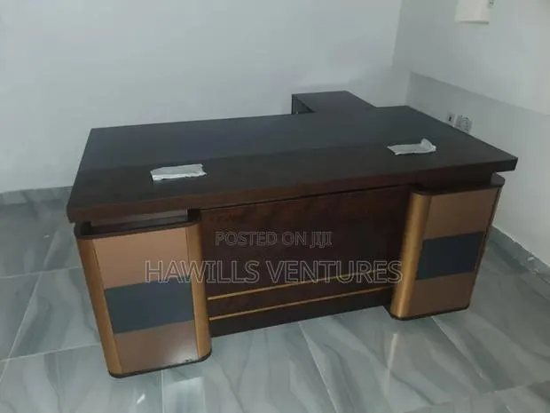 Executive Modern Table. · Photo 1