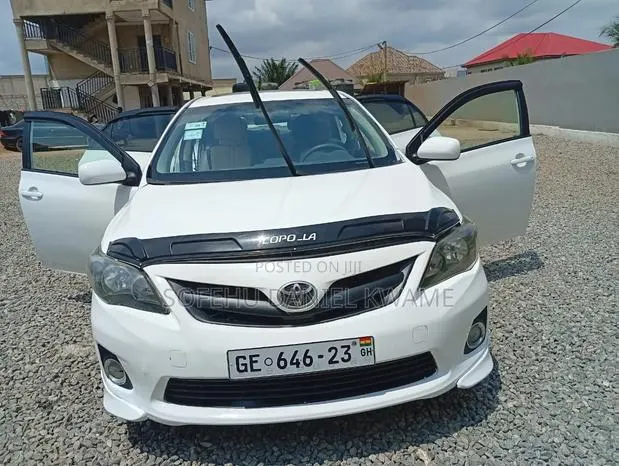 Toyota Corolla 2010 White · Photo 1