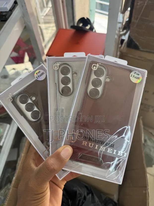 Galaxy Fold8 Ultra Leather Case · Photo 1