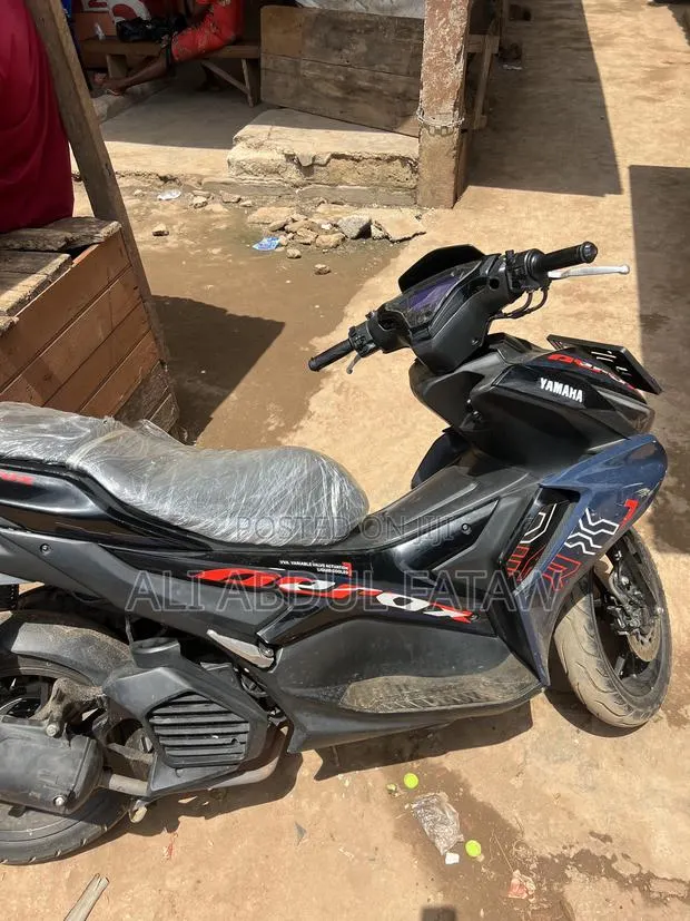 Yamaha Aerox 2024 Gray · Photo 1