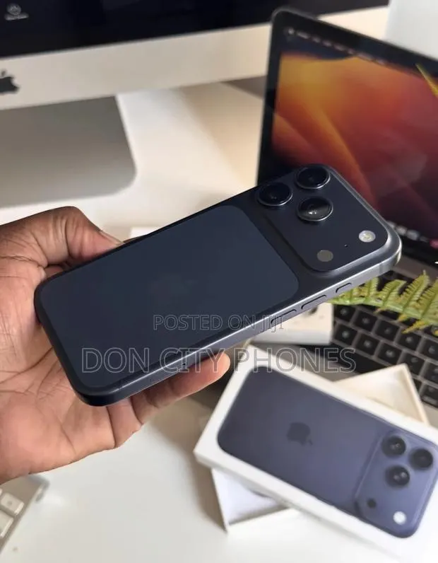 Apple iPhone 17 Pro Max 256 GB Blue · Photo 1