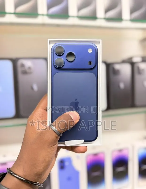 Apple iPhone 17 Pro Max 512 GB Blue · Photo 1
