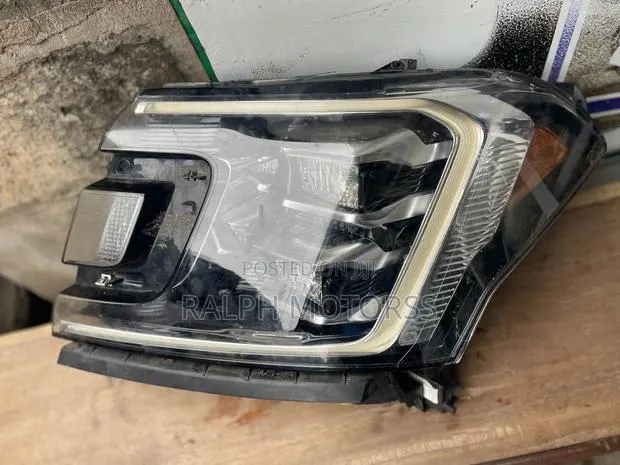 Ford Expedition 2020 Headlights · Photo 1