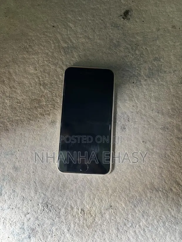 Apple iPhone SE (2020) 128 GB White · Photo 1