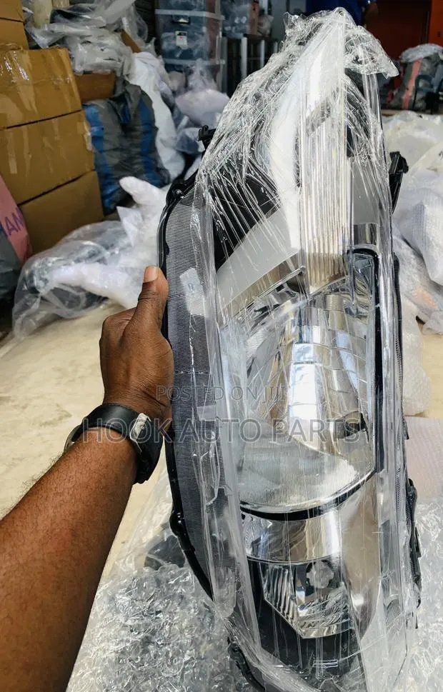 Toyota Vitz /Yaris 2011, 2012, 2013, 2014 Headlight · Photo 1