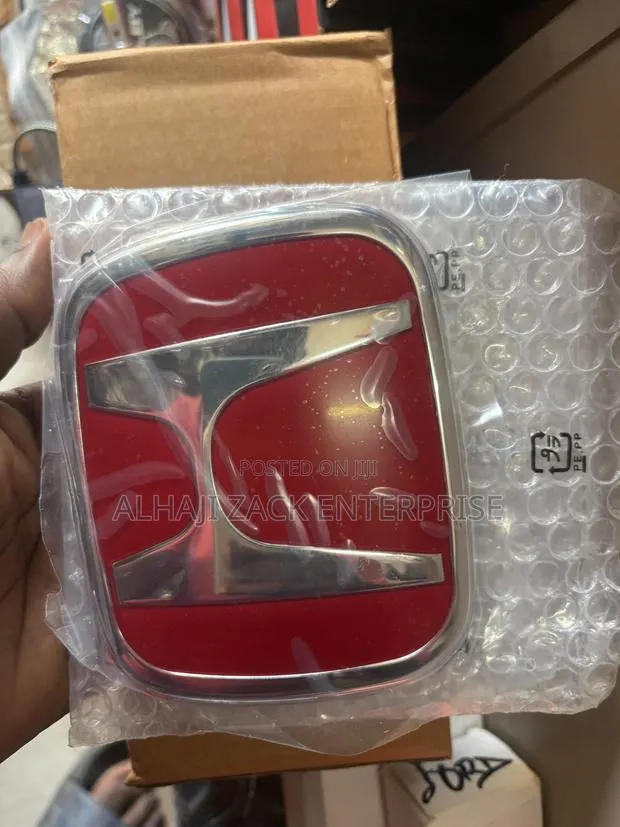 Honda Civic 2016-2020 Red and Silver Crown · Photo 1