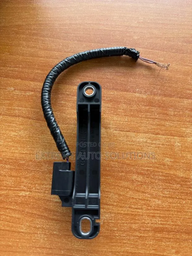 2014-2024 Honda - Antenna Assembly · Photo 1