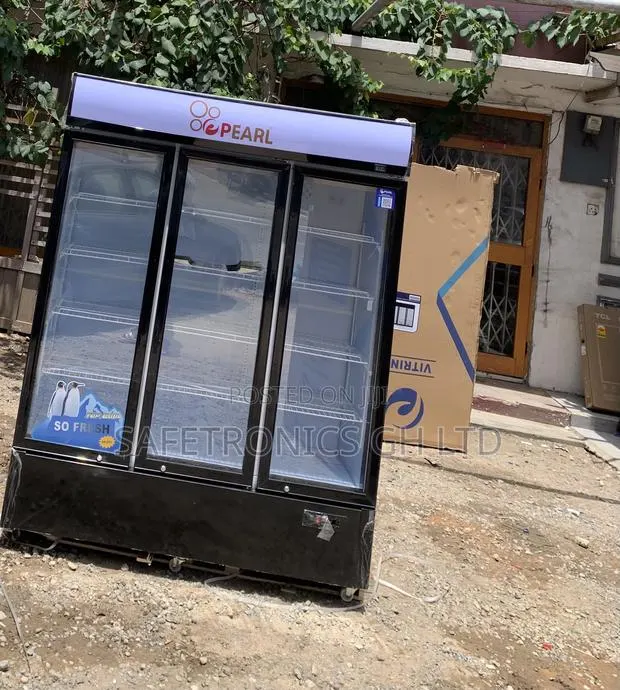 Choose Good Pearl 950 Liters 3 Doors Display Fridge Cooler PVC-150 · Photo 1