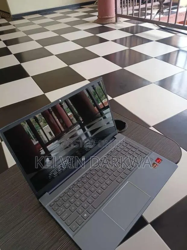 Laptop HP Pavilion 15-eh0050wm 8GB AMD Ryzen 3 SSD 512GB · Photo 1
