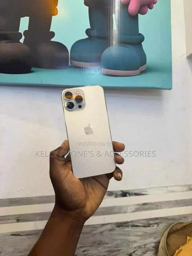 Apple iPhone 12 Pro Max 256 GB White · Photo 1