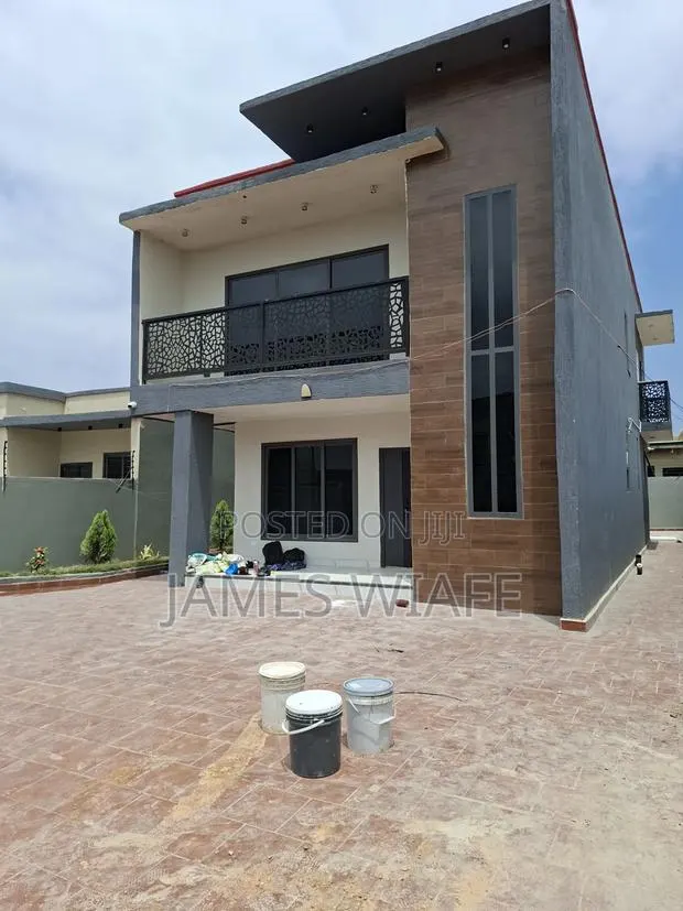 4bdrm Duplex in Kent Homes, Accra Metropolitan for sale