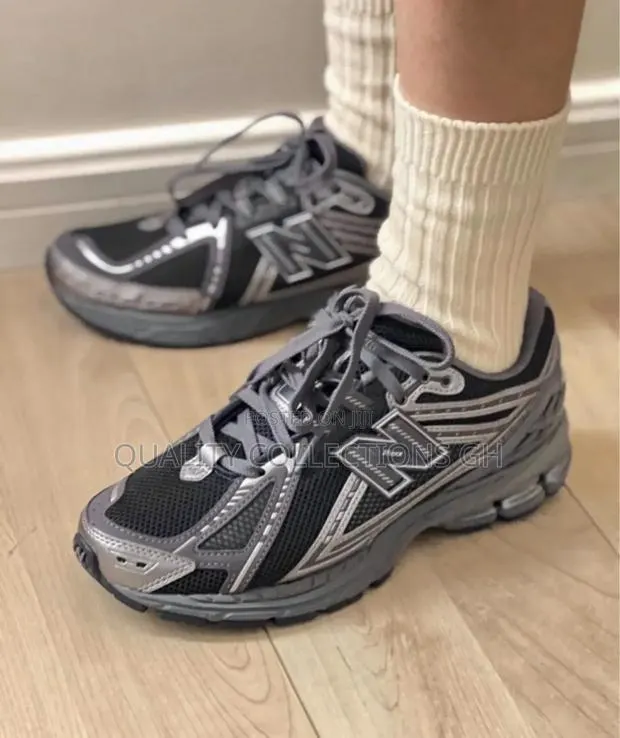 Authentic New Balance 1906r · Photo 1