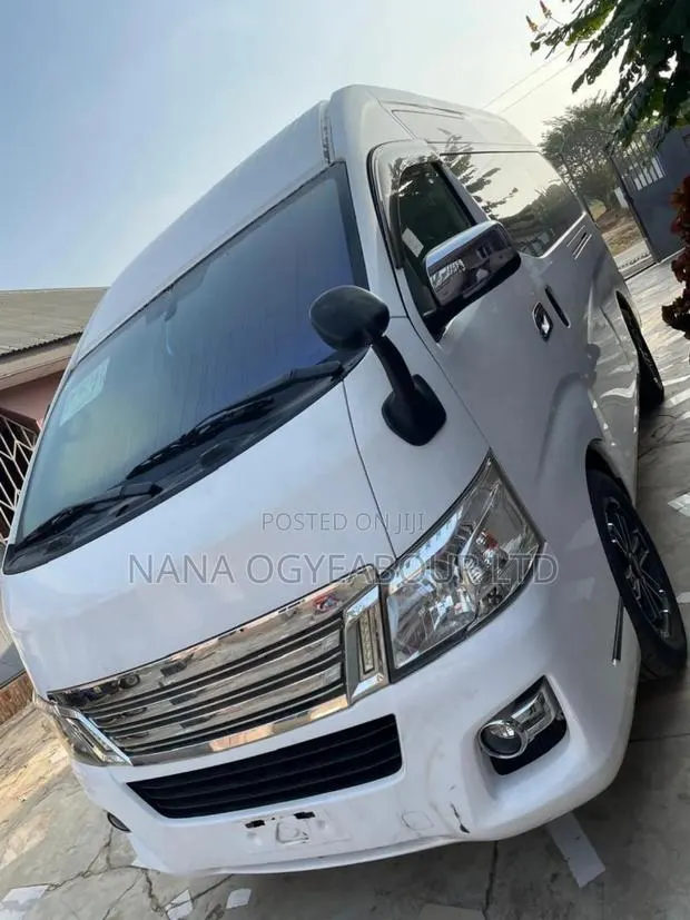Nissan Caravan (Urvan) 2013 White · Photo 1