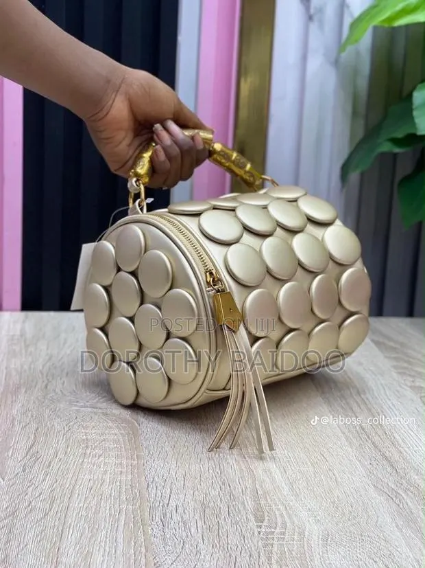 Gold Bag for Ladies · Photo 1