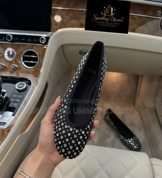 Premium Quality Flat Shoes · Photo 1