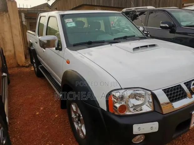 Nissan Hardbody 2018 White · Photo 1