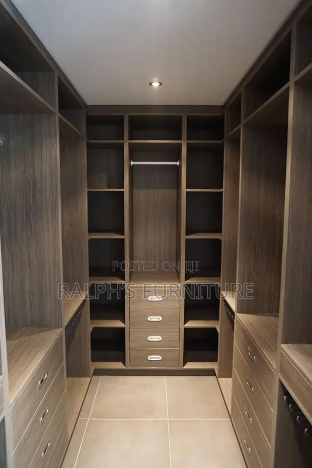 Walkin Closet - Modern and Customizable · Photo 1