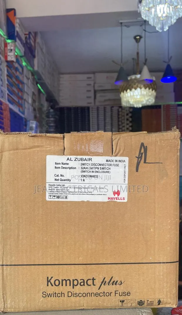 32a TPN Switch · Photo 1
