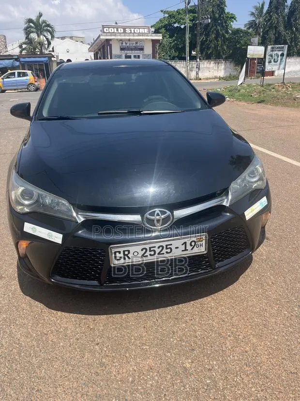 Toyota Camry 2017 Black · Photo 1