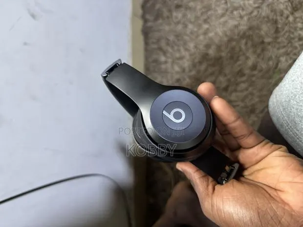 Beats Solo 4 by Beats by Dre · Photo 1