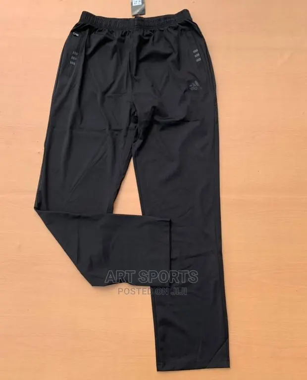 Adidas Joggers. · Photo 1