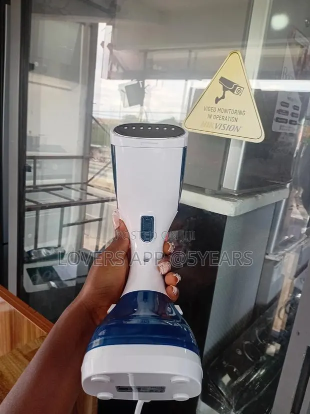 Powerful Handheld Clothes Decakila Steamer for Everyday Use · Photo 1