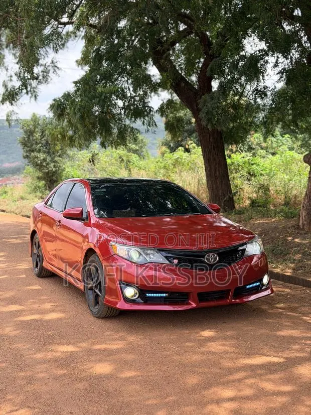 Toyota Camry SE 4dr Sedan (2.5L 4cyl 6A) 2013 Red · Photo 1