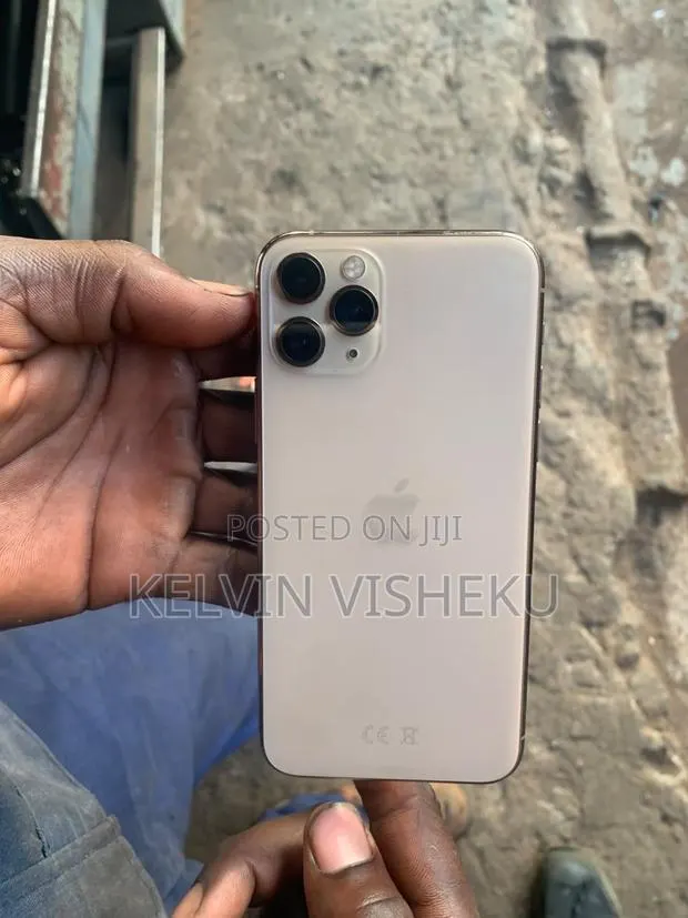 Apple iPhone 11 Pro 256 GB Gold · Photo 1