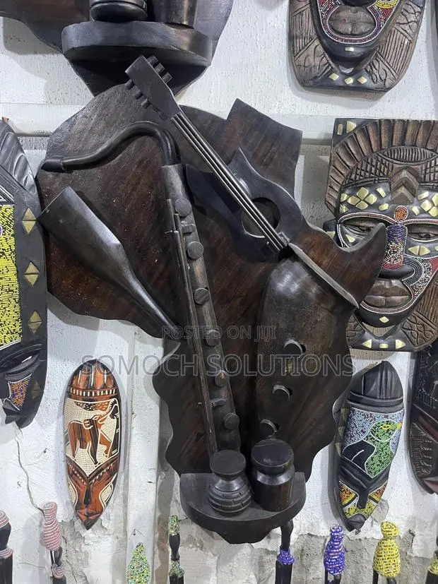 Carved Wooden Arts Sculptures Available in Different Designs · Photo 1