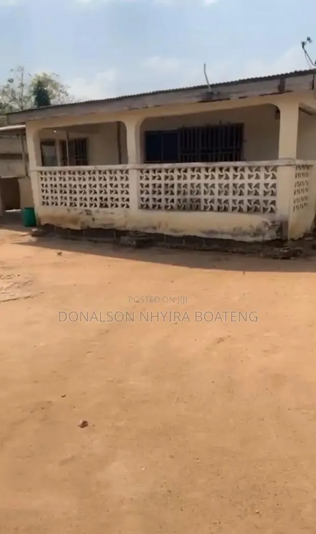1 Plot of Land With a House · Photo 1