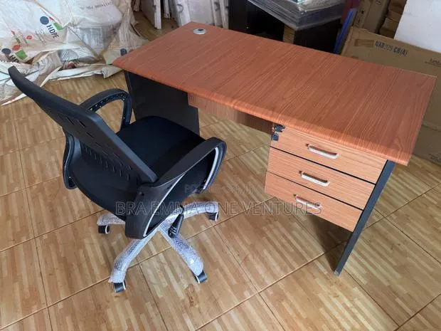 Office Table And Chair · Photo 1