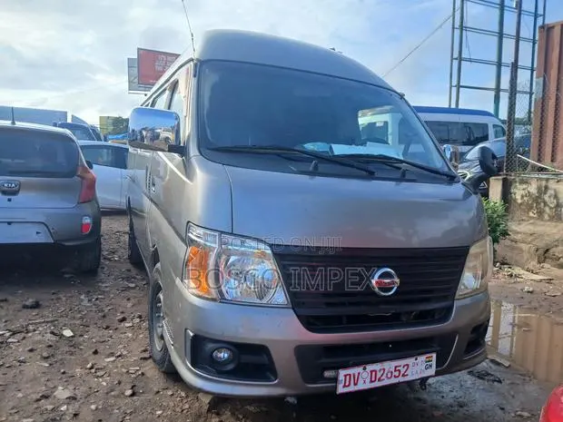 Nissan Caravan (Urvan) 2007 Grey · Photo 1