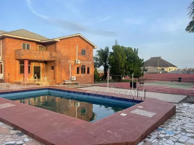 7bdrm Block of Flats in Pokuase for sale · Photo 1