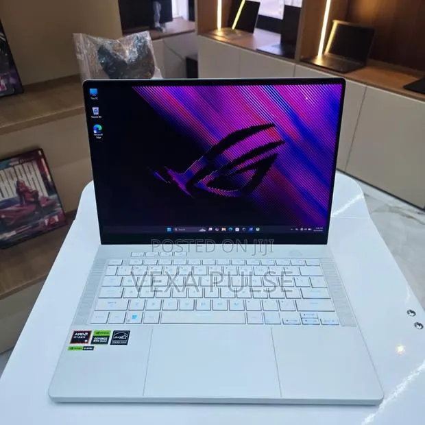 Laptop Asus ROG Zephyrus G14 16GB AMD Ryzen 9 SSD 1T · Photo 1