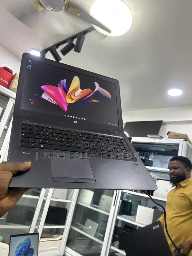 Laptop HP ZBook 15u G3 16GB Intel Core i7 SSD 512GB · Photo 1