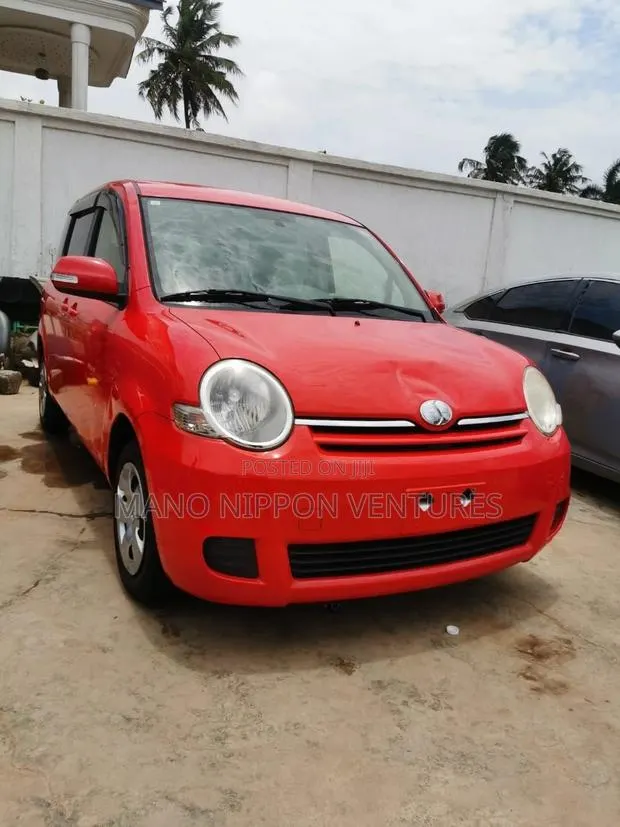 Toyota Sienta 2012 Red · Photo 1