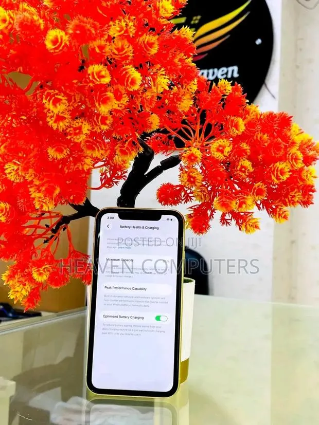 Apple iPhone 11 128 GB Yellow · Photo 1