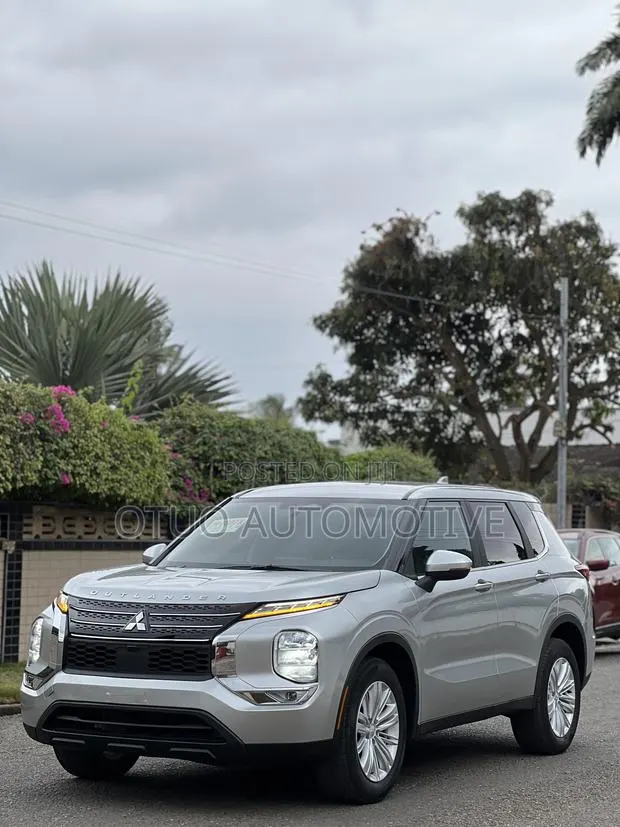 Mitsubishi Outlander 2021 Silver · Photo 1