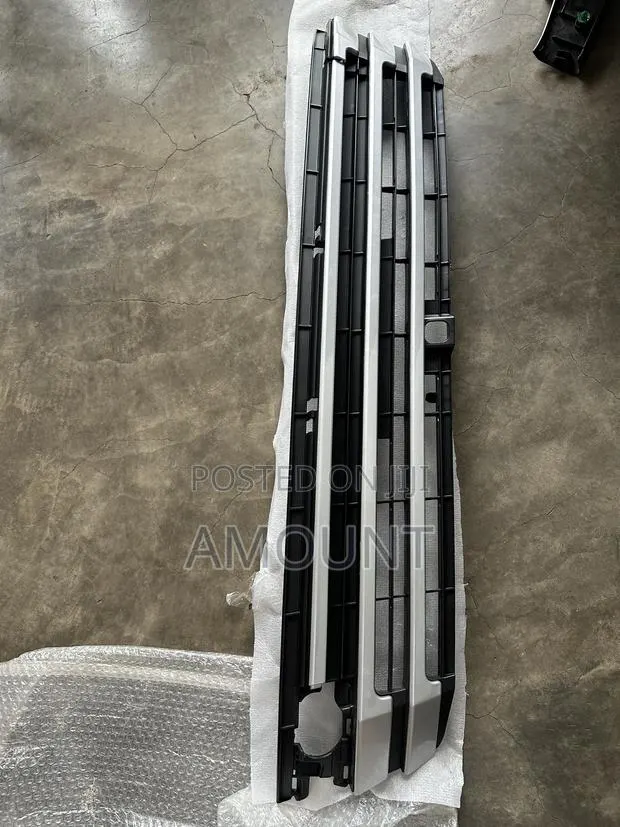 Toyota Highlander 2019 Down Bumper Grille · Photo 1