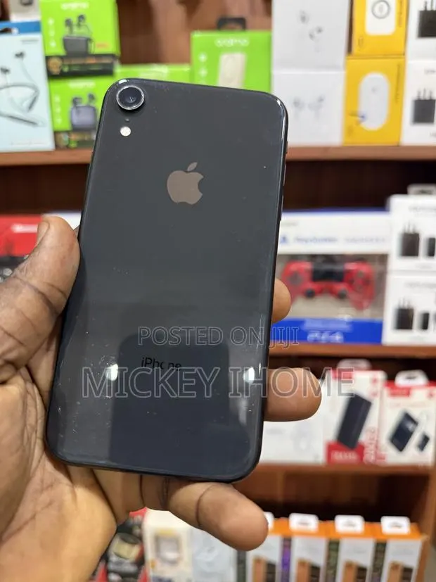 Apple iPhone 11 128 GB Black · Photo 1