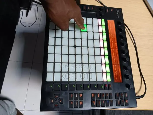 Ableton Push 1(drumpad/Drum Machine) · Photo 4