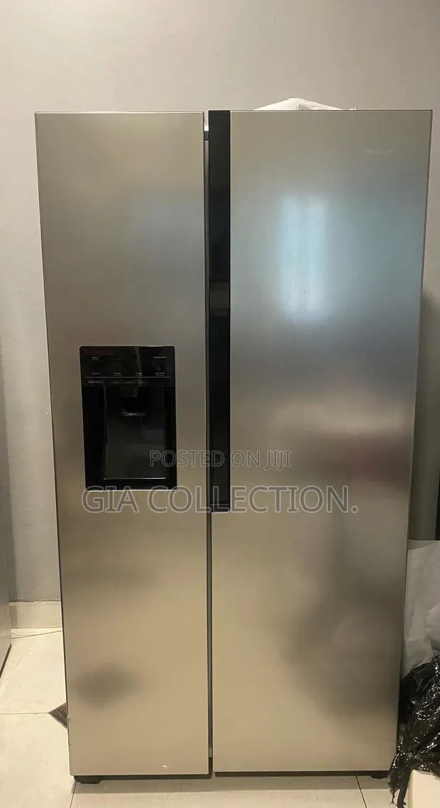Side by Side Fridge With Water & Ice Dispenser - German- Very Neat · Photo 1